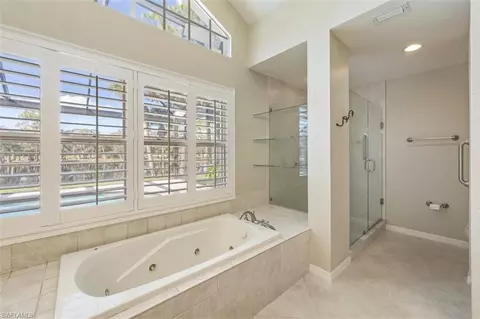 Bath - 25 Grey Wing Pt, Naples, FL 34113 photo 2 of 5