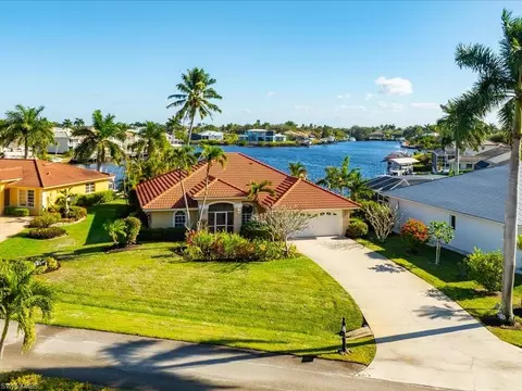127 Newport Dr, Naples, FL 34114