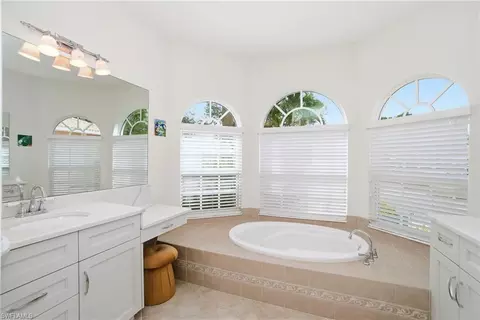 Bath - 3948 Ruxton Rd, Naples, FL 34116 photo 1 of 3