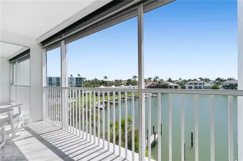 300 Park Shore Dr #4C, Naples, FL 34103