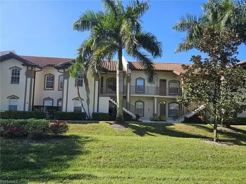 266 Newport Dr #310, Naples, FL 34114