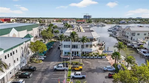 909 10th St S #204, Naples, FL 34102