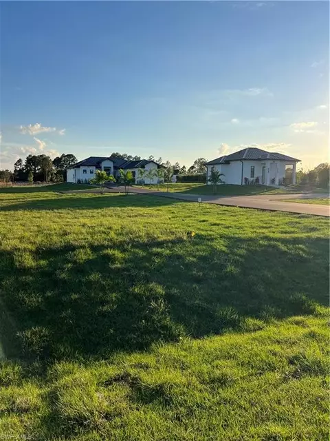 2594 43rd Ave NE, Naples, FL 34120