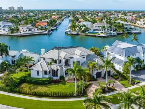 689 Rockport Ct, Marco Island, FL 34145