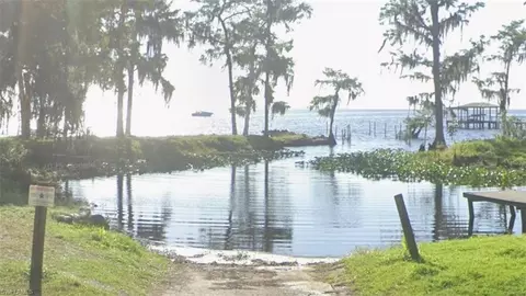 338 Riviera Dr, Crescent City, FL 32112
