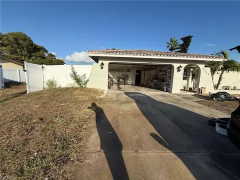 3713 SE 8th Ave, Cape Coral, FL 33904