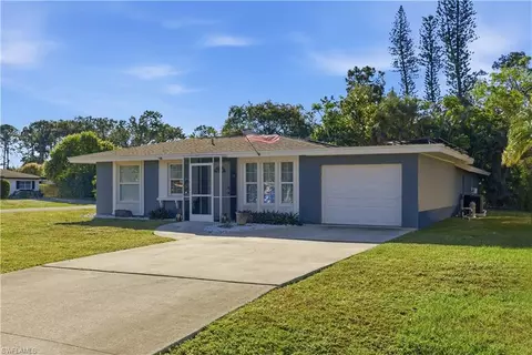 4690 Parrot Ave, Naples, FL 34104