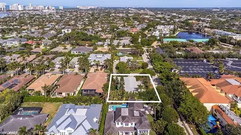 698 Fairway Ter, Naples, FL 34103 photo 6