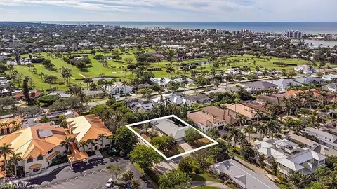 698 Fairway Ter, Naples, FL 34103 photo 4