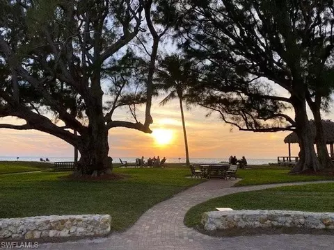 698 Fairway Ter, Naples, FL 34103 photo 3