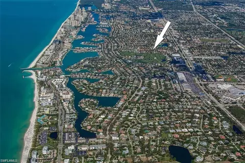 698 Fairway Ter, Naples, FL 34103