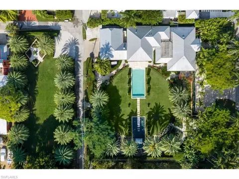 247 6th St N, Naples, FL 34102