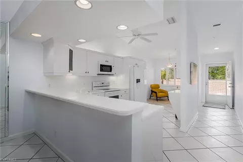 6660 Beach Resort Dr #16, Naples, FL 34114