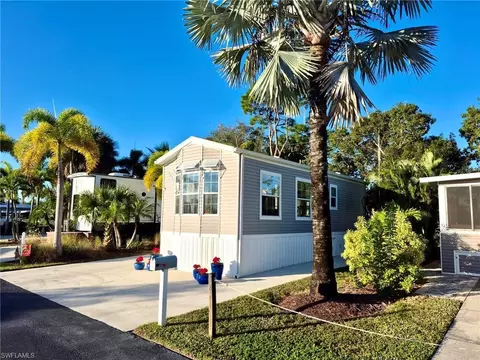 173 Redwood Ln #8, Naples, FL 34114