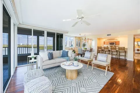 21 Bluebill Ave #B806, Naples, FL 34108