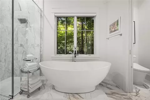Bath - 770 Park St, Naples, FL 34102 photo 3 of 5
