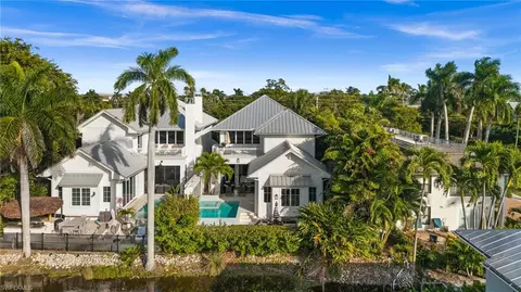 Exterior - 770 Park St, Naples, FL 34102 photo 2 of 5