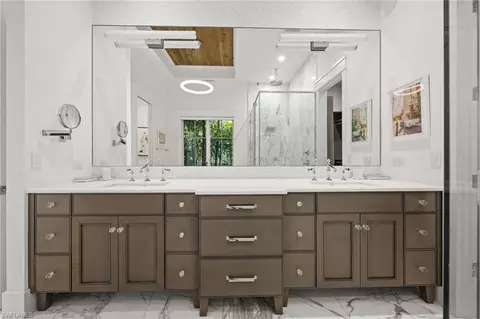Bath - 770 Park St, Naples, FL 34102 photo 4 of 5