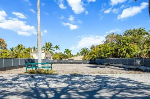 1075 7th Ave N, Naples, FL 34102 photo 9