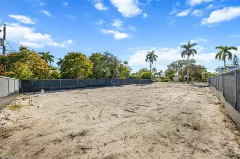 1075 7th Ave N, Naples, FL 34102 photo 12