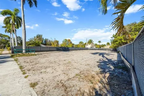 1075 7th Ave N, Naples, FL 34102 photo 8
