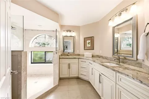 583 Beachwalk Cir #Q101, Naples, FL 34108
