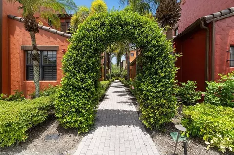 8957 Malibu St #502, Naples, FL 34113