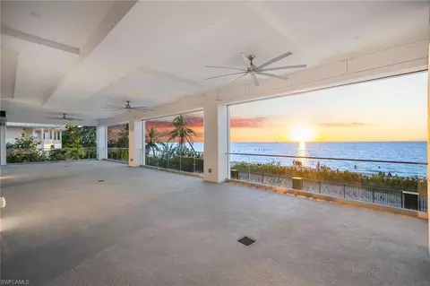 26 2nd Ave S, Naples, FL 34102