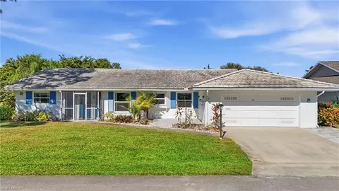 30 Maui Cir #30, Naples, FL 34112