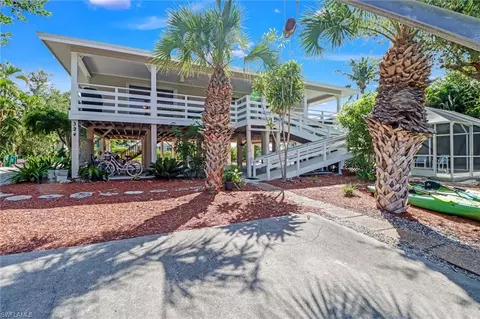 324 Waterleaf Ct, Marco Island, FL 34145