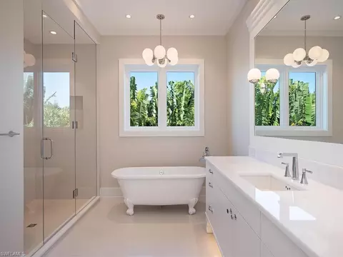Bath - 225 4th Ave N, Naples, FL 34102 photo 3 of 7
