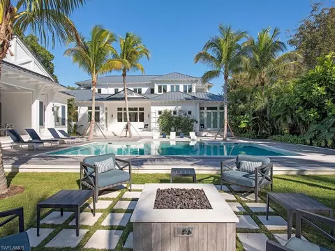 Exterior - 225 4th Ave N, Naples, FL 34102 photo 4 of 14