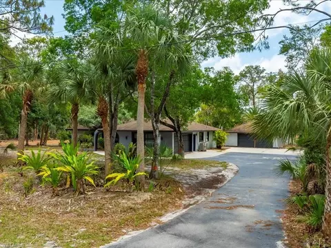 6940 Bottlebrush Ln, Naples, FL 34109