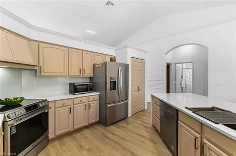 Kitchen - 3261 8th Ave SE, Naples, FL 34117 photo 6 of 8