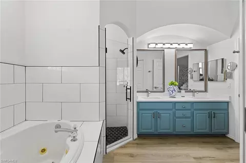 Bath - 3261 8th Ave SE, Naples, FL 34117 photo 2 of 3