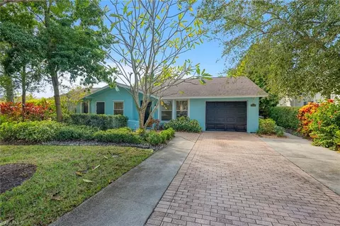 27218 Barefoot Ln, Bonita Springs, FL 34135