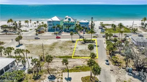 96 Hercules Dr, Fort Myers Beach, FL 33931