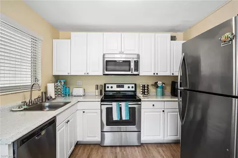 Kitchen - 1097 Sperling Ave, Naples, FL 34103 photo 3 of 5