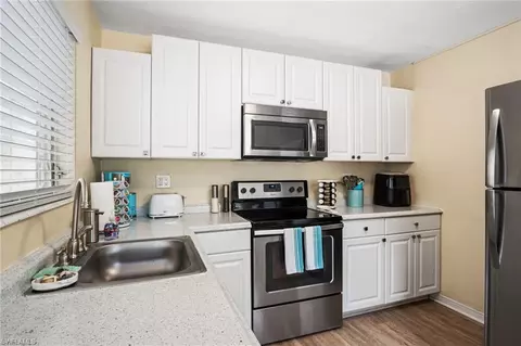 Kitchen - 1097 Sperling Ave, Naples, FL 34103 photo 4 of 5