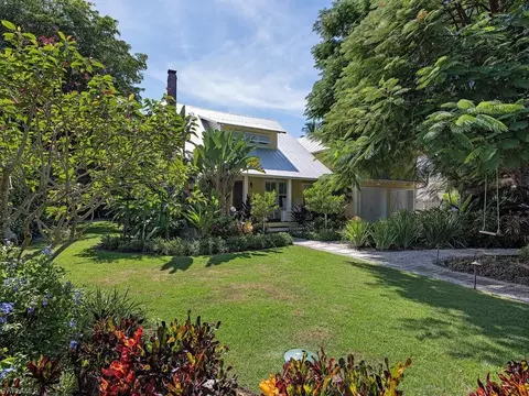 680 8th Ave S, Naples, FL 34102