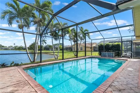 10570 Regent Cir, Naples, FL 34109