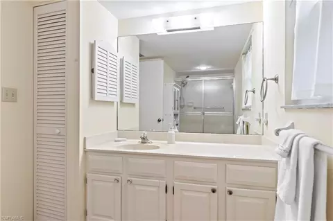 Bath - 3200 Binnacle Dr #C1, Naples, FL 34103 photo 1 of 2