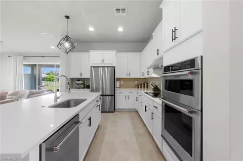 Kitchen - 3419 Pilot Cir, Naples, FL 34120 photo 4 of 4