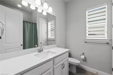 Bath - 3419 Pilot Cir, Naples, FL 34120 photo 1 of 2