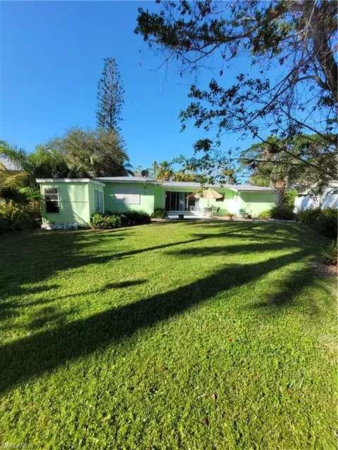 Exterior - 870 Forest Ave, Naples, FL 34102 photo 6 of 7
