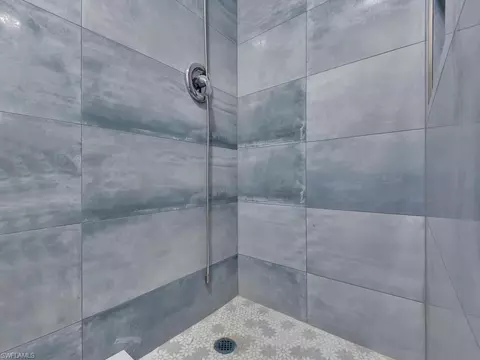 Bath - 2180 Della Dr, Naples, FL 34117 photo 3 of 4