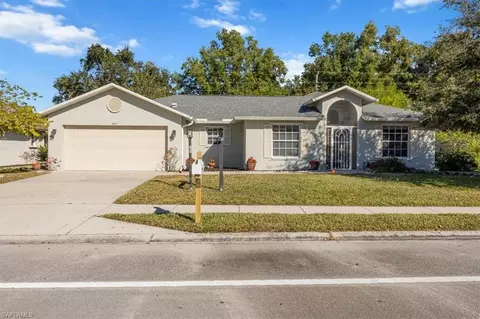 841 Charlemagne Blvd, Naples, FL 34112
