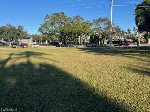 680 Park St, Naples, FL 34102 photo 9