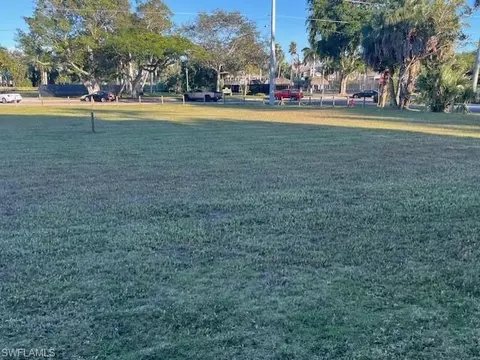 680 Park St, Naples, FL 34102 photo 5
