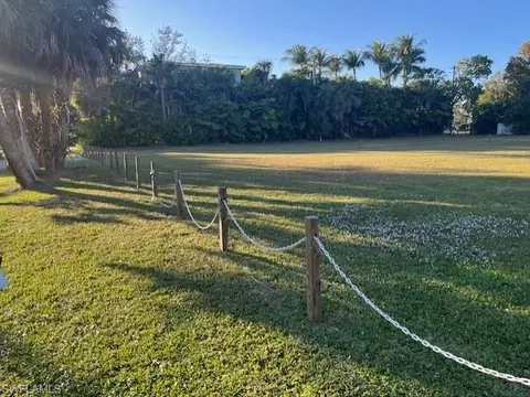 680 Park St, Naples, FL 34102 photo 4